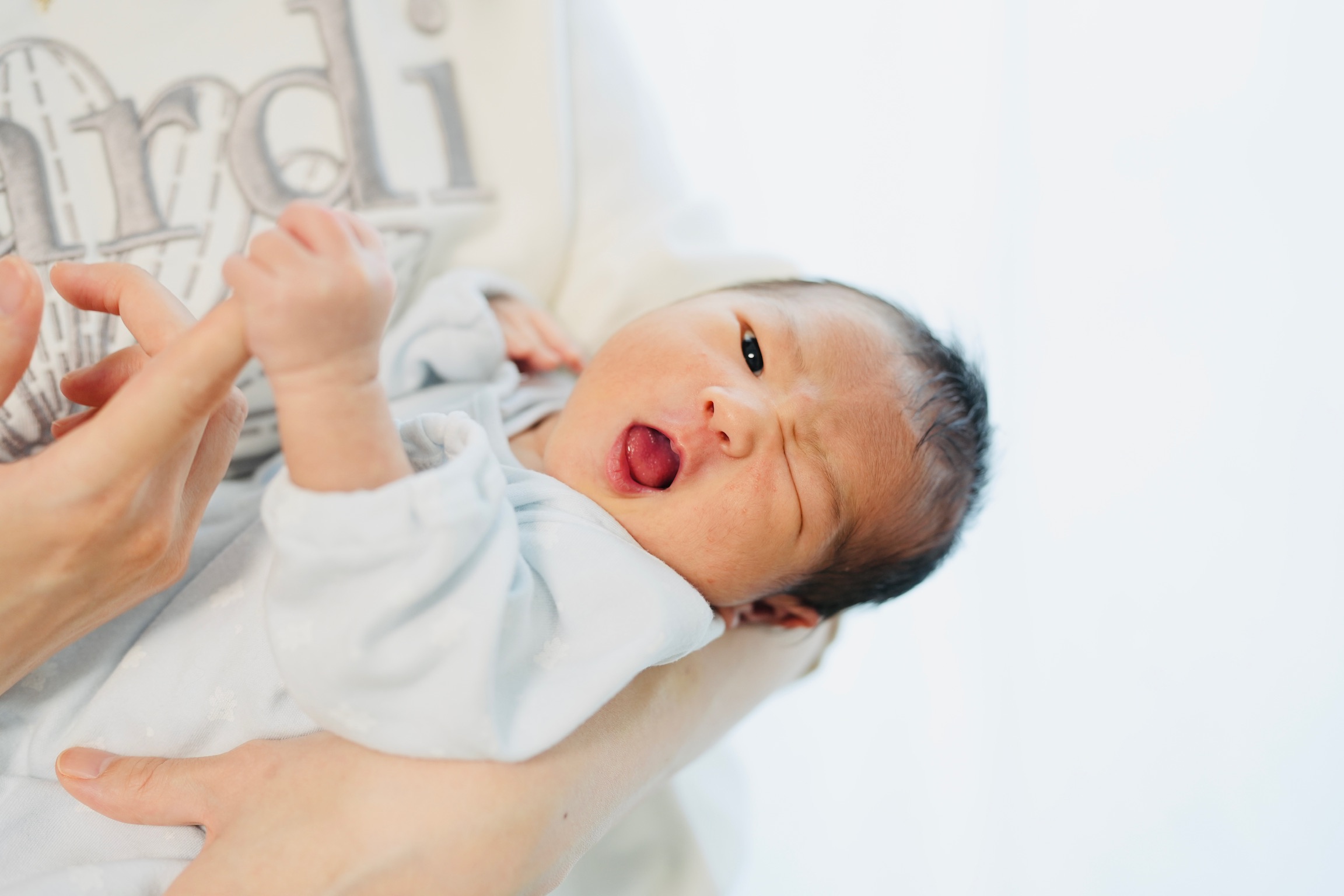 生まれてすぐの奇跡を形に残す─「ニューボーンフォト」の魅力とは？